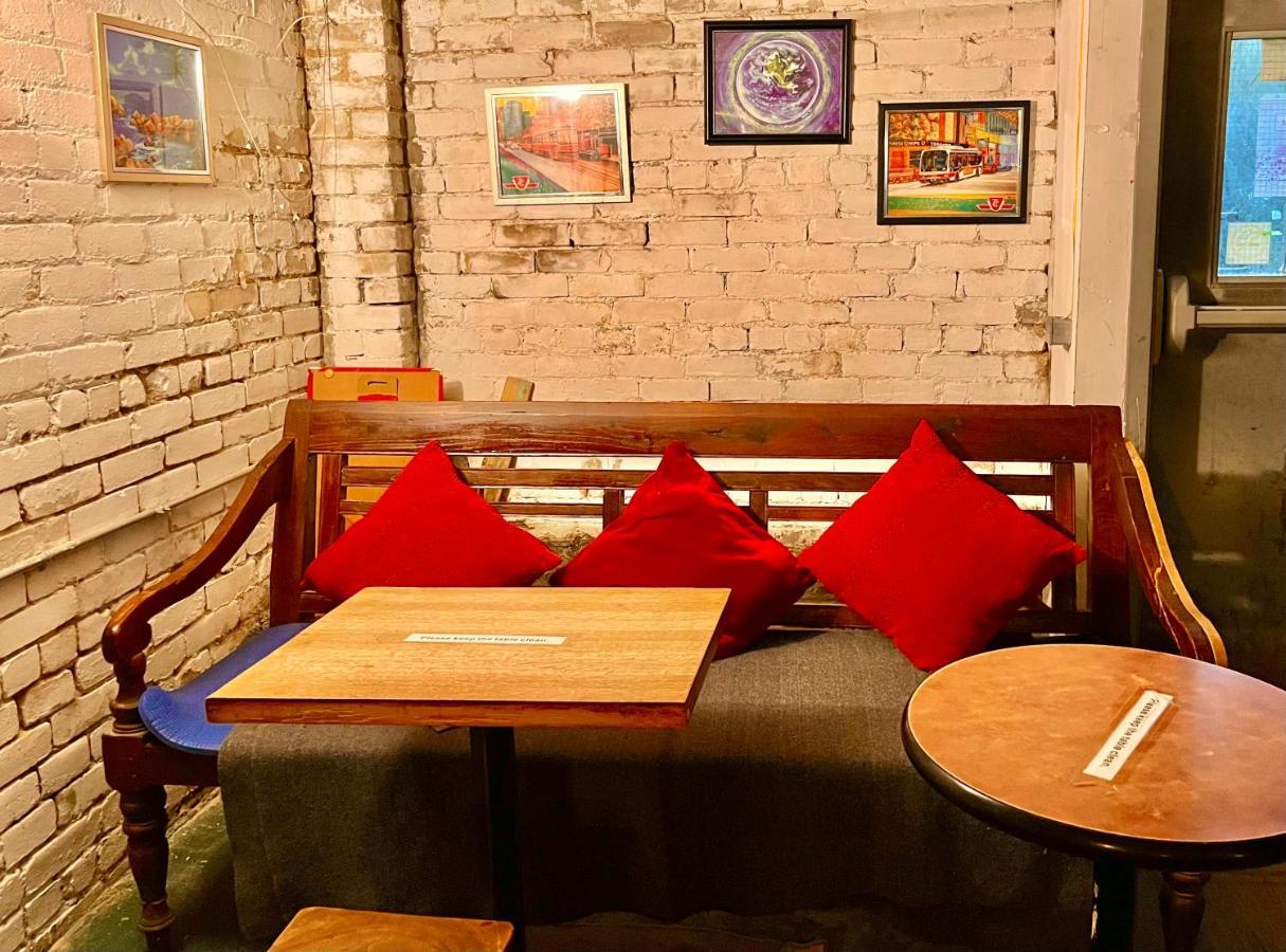 The Only Backpacker'S Inn (Adults Only) Toronto Exterior photo