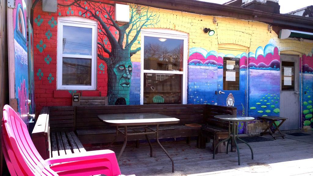 The Only Backpacker'S Inn (Adults Only) Toronto Exterior photo